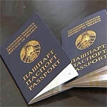 Борис Батура вручал молодым несвижанам паспорта